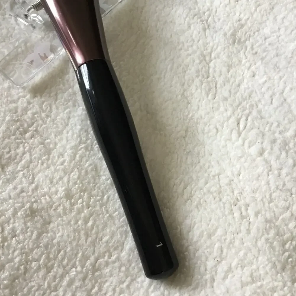 Shiseido Black Handle with Rose Metallic Ferrule Face Brush - Picture 8 of 16